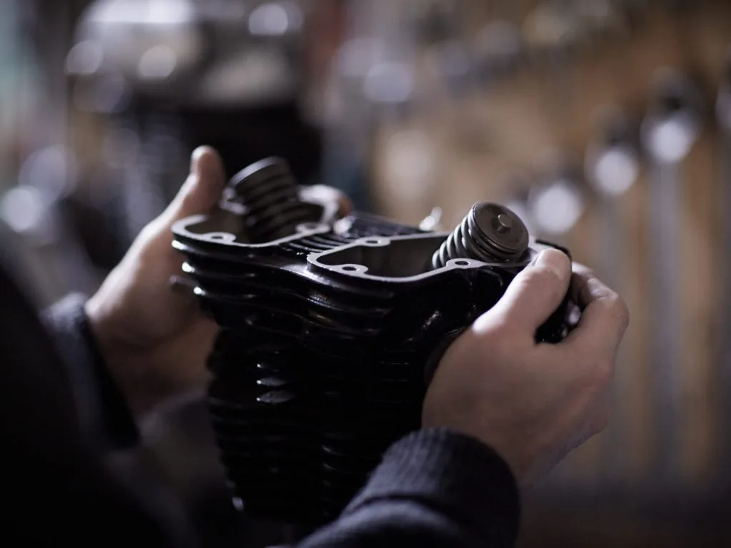 Single and Twin CLASSIC MOTORCYCLES — Werkstatt-Einblick 2